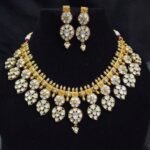 Antique Gold Kundan Pan Motif Short Necklace Set