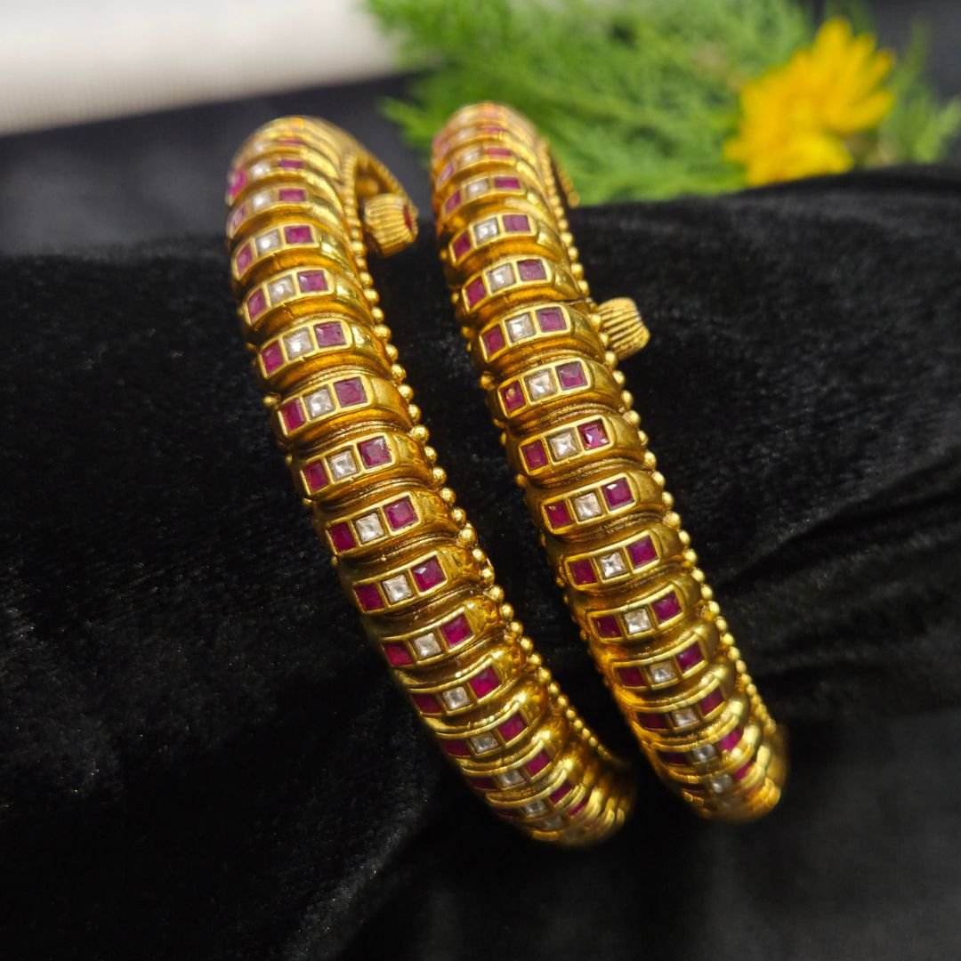 Untitled design - 2026-09-18T133227.424 Antique Gold Temple Ruby Pink & White Kundan Ribbed Openable Screw Bangles - Image 1